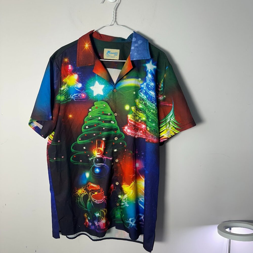 EUC Hawaiian Shirts Mens Vacation Large L Short Sleeve Christmas Shirt L Large